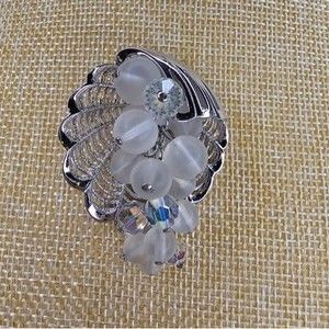 Vtg Park Lane Silvertone Ocean Clam Shell Crystal Cluster Dangle Pin Brooch